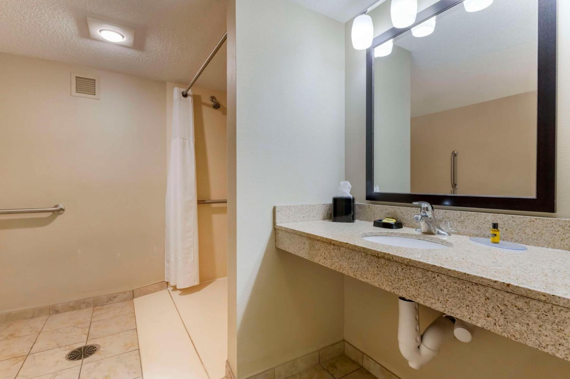 Best Western Plus St. Paul North/Shoreview Exterior photo