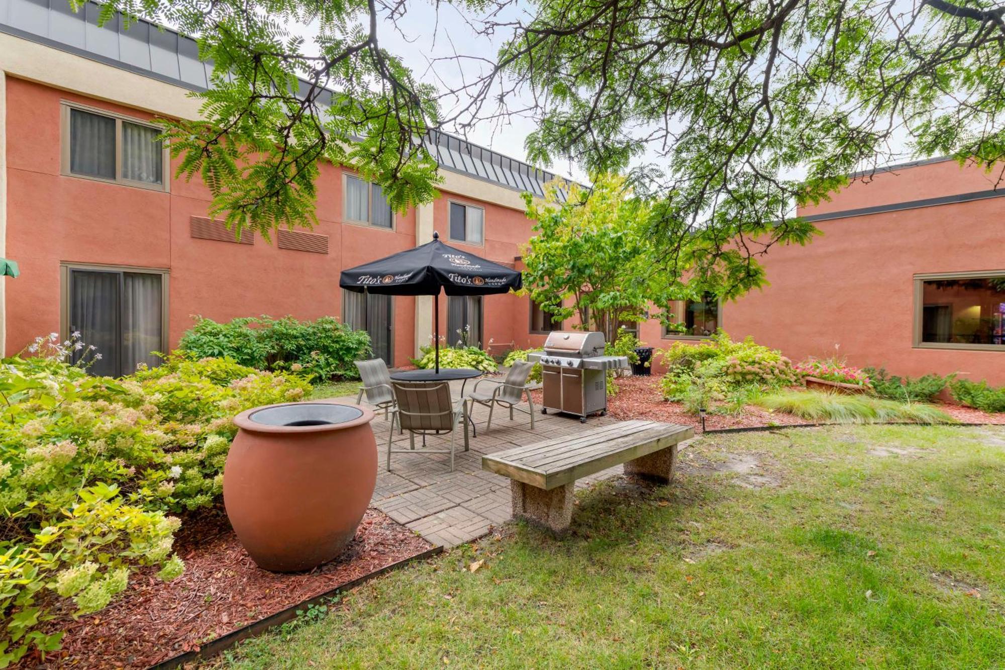 Best Western Plus St. Paul North/Shoreview Exterior photo